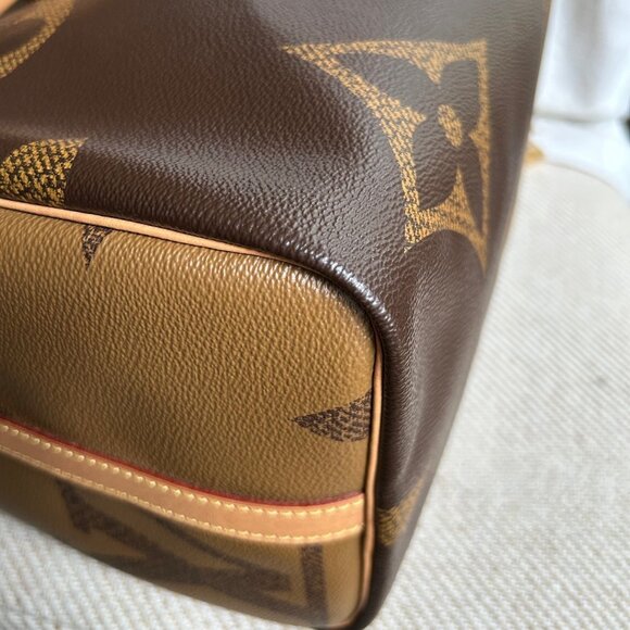 LOUIS VUITTON Reverse Monogram Giant Speedy Bandouliere 30 Bag - Picture 11 of 15